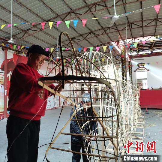 彩燈龍走俏永嘉 老手藝扎出濃濃年味